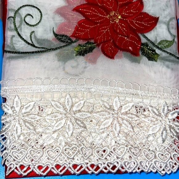 Poinsettia Macrame 3PC Kitchen Curtain Set - Picture 4 of 4